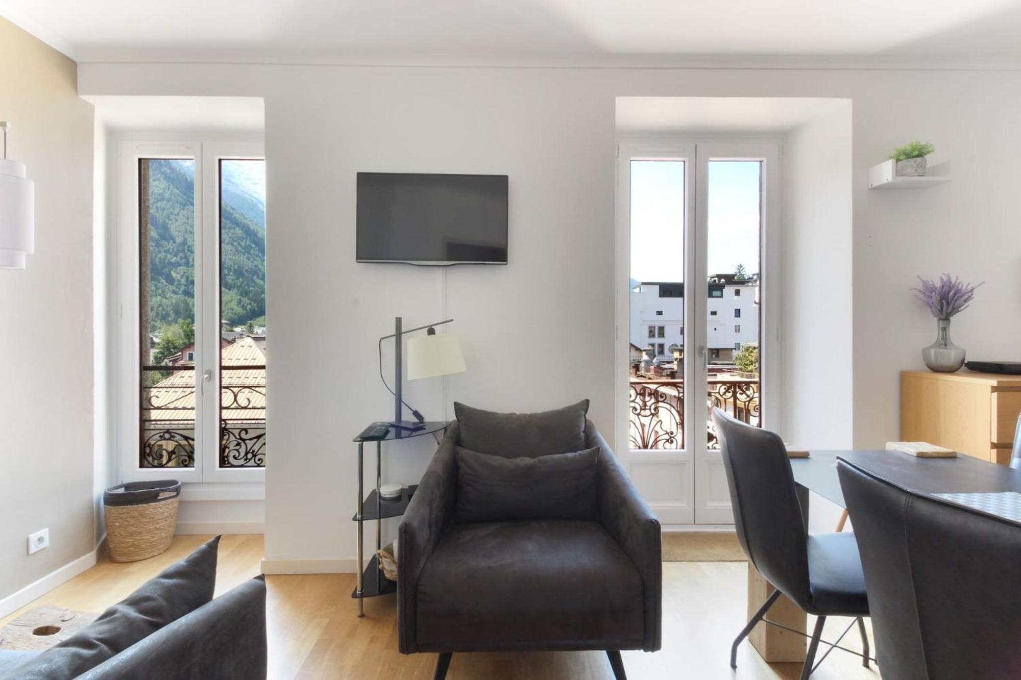 Nook 42 - The Loft - Central 2Br W/ Balcony Views Шамони Экстерьер фото